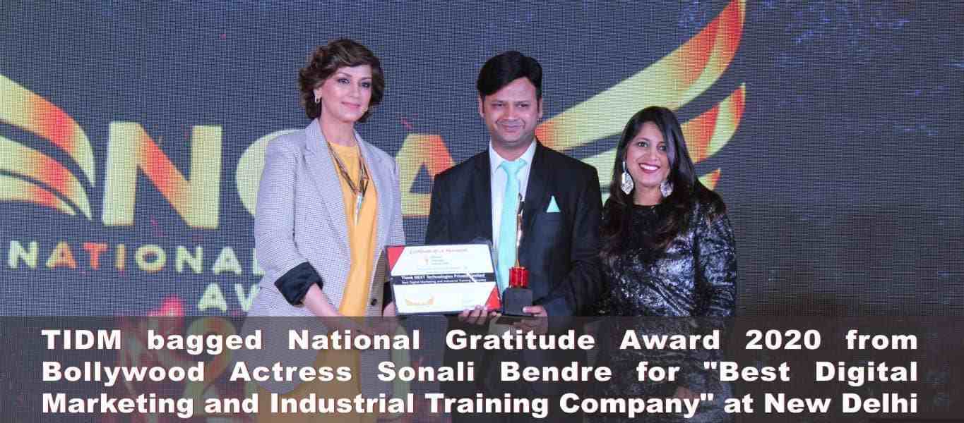 National Gratitude Award from Sonali Bendre